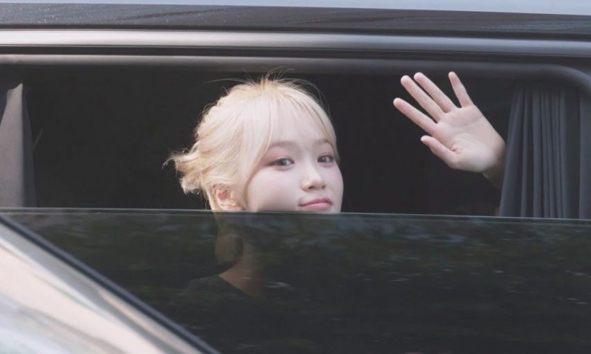 옆 차랑 눈 마주치고 당황한 김채원.jpg